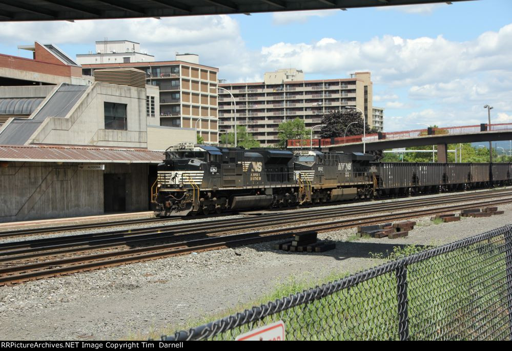 NS 1060, 8042 on 491 empty hopper train